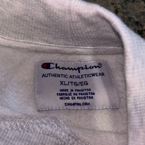 Women’s Champion Sweater 💜 - Picture 3 of 4